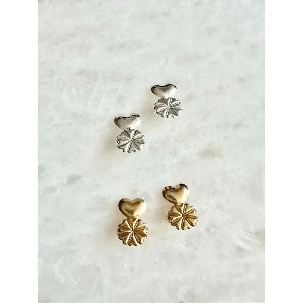 Gold color and silver color keep upright earring studs